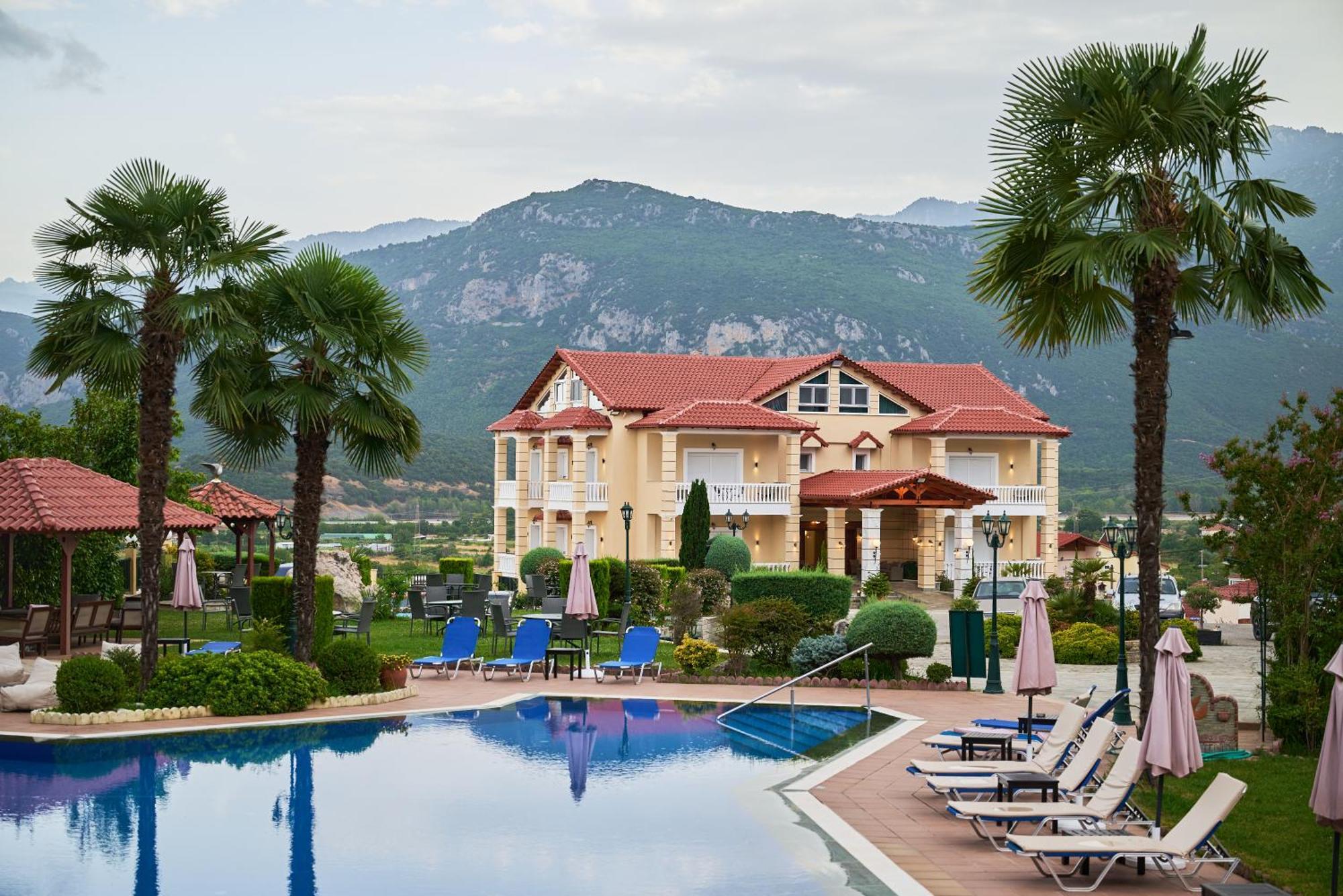 Famissi Suites 1 Kalampáka Ngoại thất bức ảnh