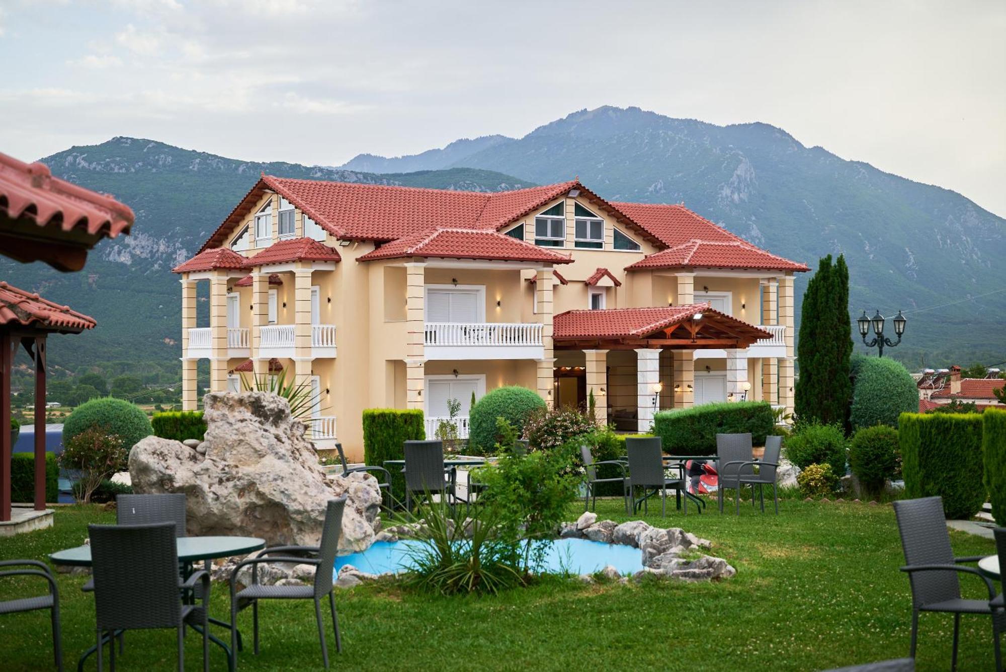 Famissi Suites 1 Kalampáka Ngoại thất bức ảnh