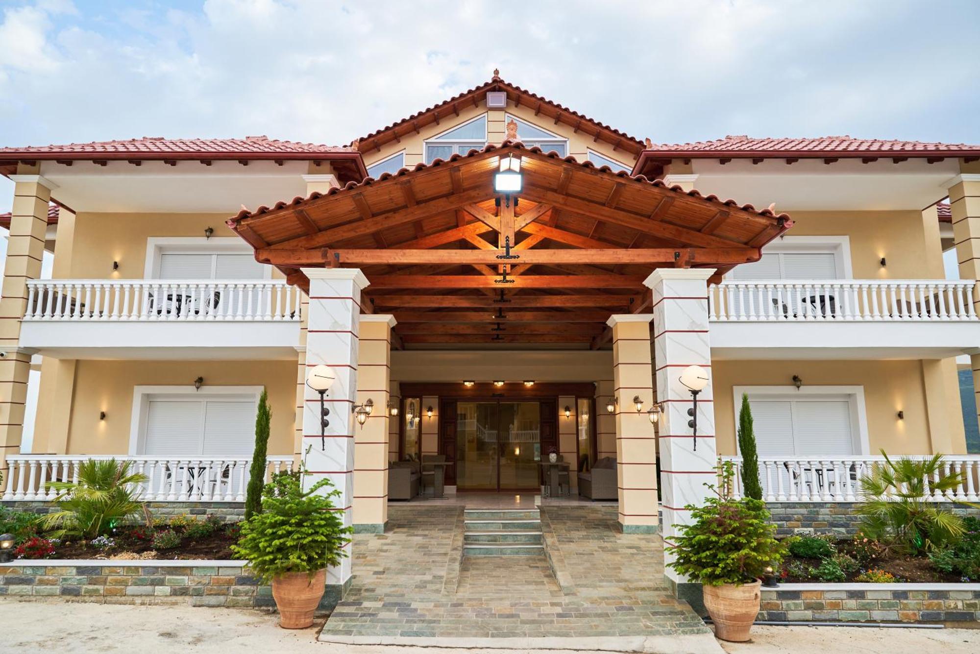 Famissi Suites 1 Kalampáka Ngoại thất bức ảnh