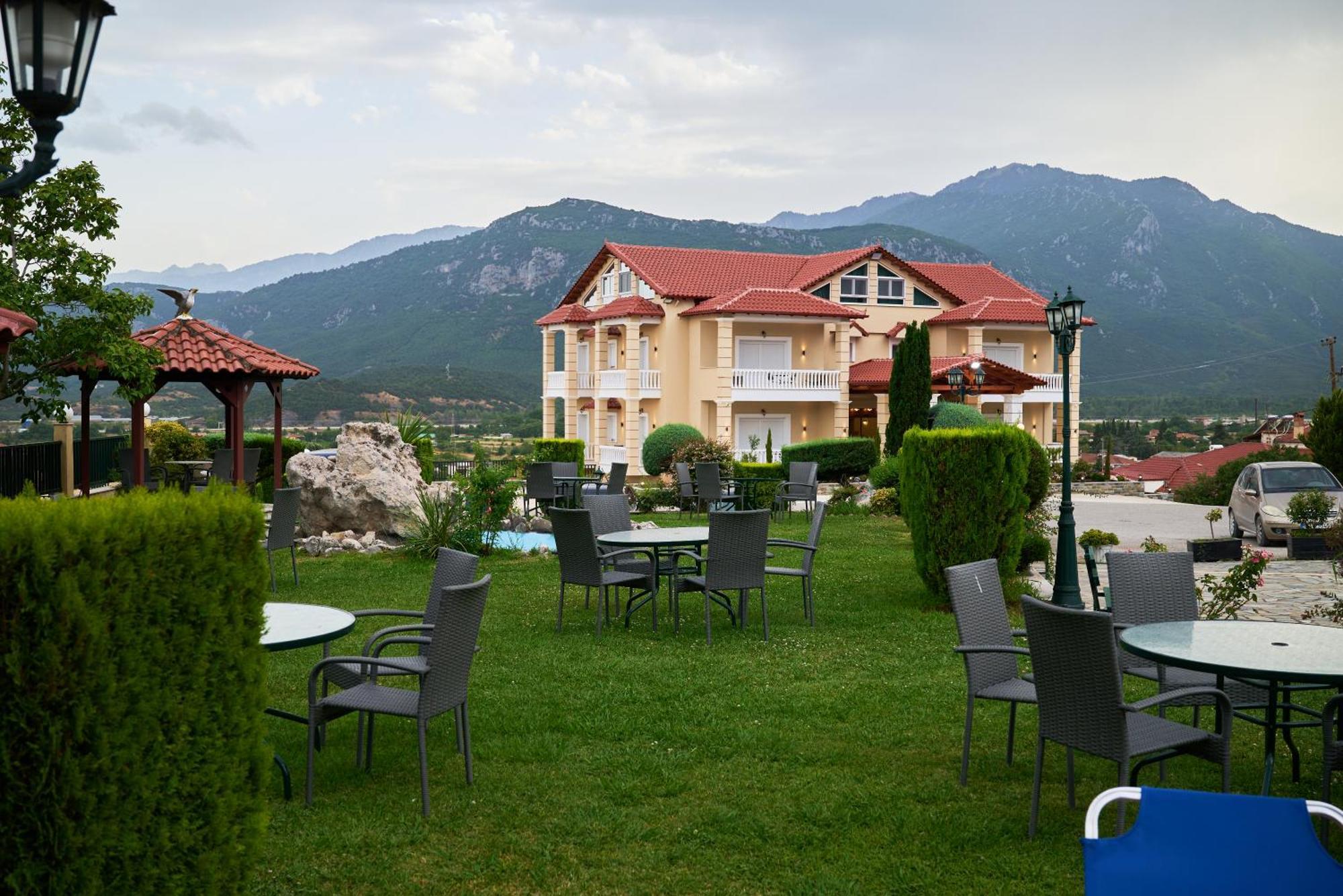 Famissi Suites 1 Kalampáka Ngoại thất bức ảnh
