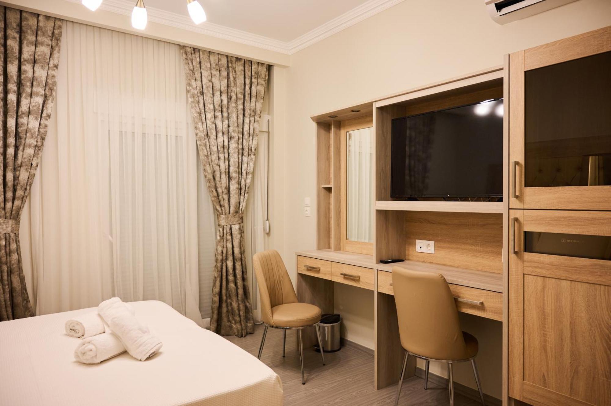 Famissi Suites 1 Kalampáka Ngoại thất bức ảnh