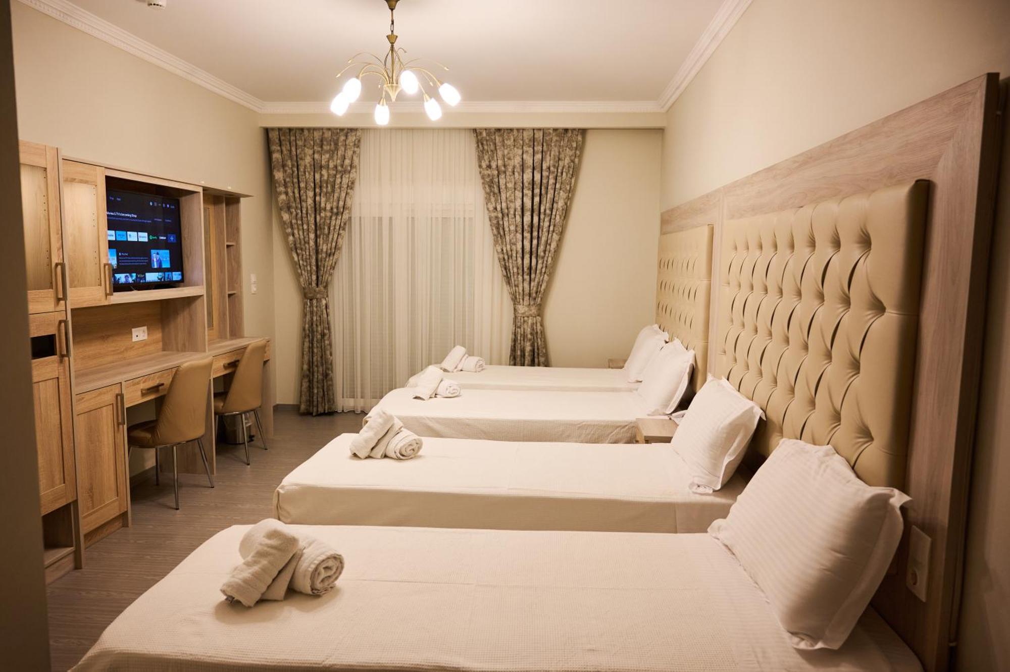 Famissi Suites 1 Kalampáka Ngoại thất bức ảnh