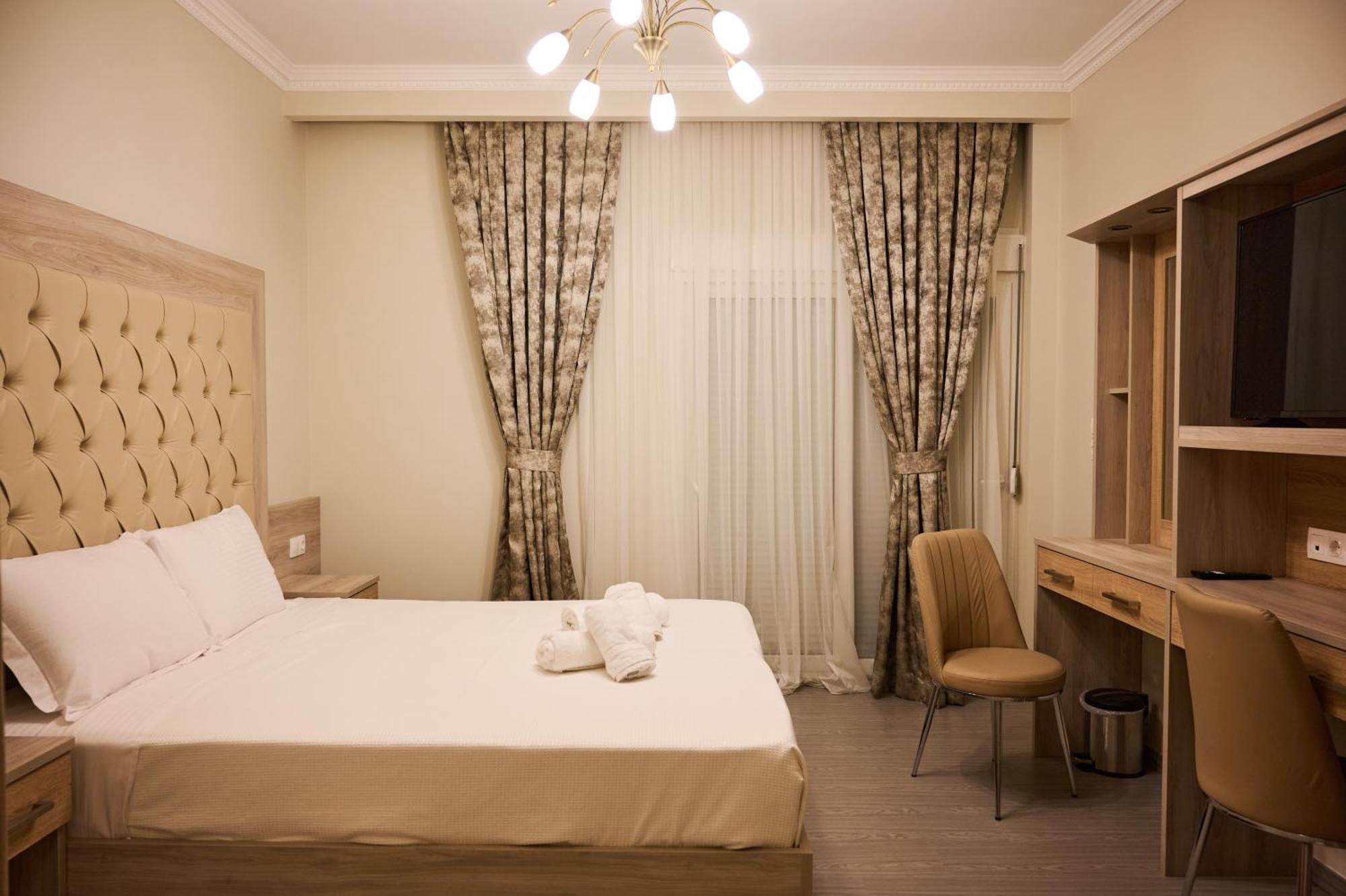 Famissi Suites 1 Kalampáka Ngoại thất bức ảnh