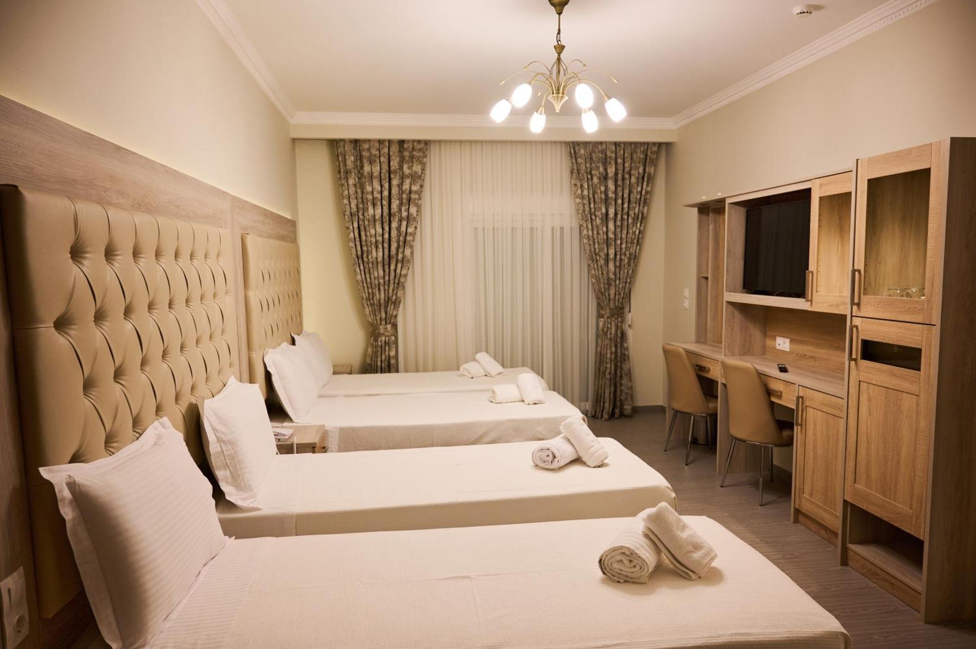 Famissi Suites 1 Kalampáka Ngoại thất bức ảnh