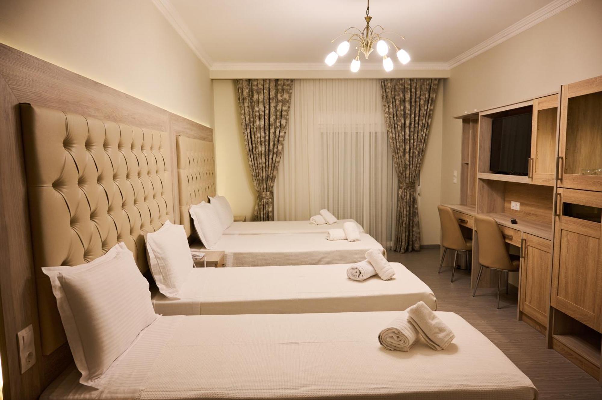Famissi Suites 1 Kalampáka Ngoại thất bức ảnh